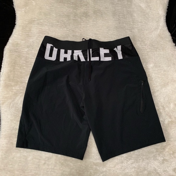 Oakley Hybrid Black Mens Swim Shorts Size 34 Bottoms Outdoors - Picture 2 of 6